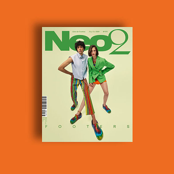 Neo2 173 - foto de revista Neo2 número 173, en la portada se ven 2 modelos chica y chico con zapatillas crocs