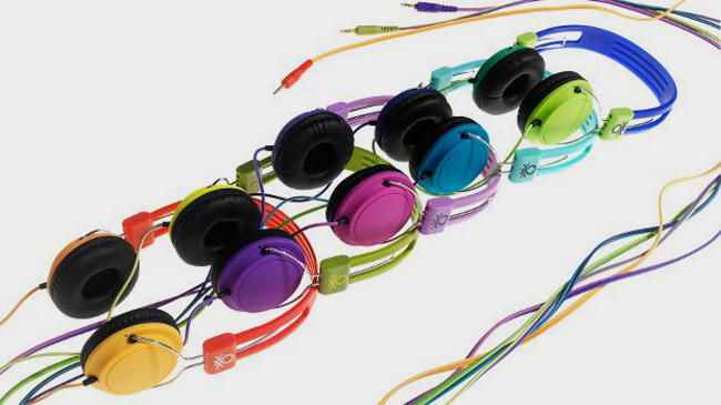 2 benetton BENETTON REGALA AURICULARES