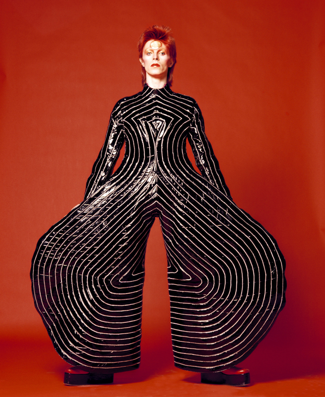 2 david bowie Striped_bodysuit_for_Aladdin_Sane_tour_1973_Design_by_Kansai_Yamamoto_Photograph_by_Masayoshi_Sukita__Sukita_The_David_Bowie_Archive_2012 DAVID BOWIE IS