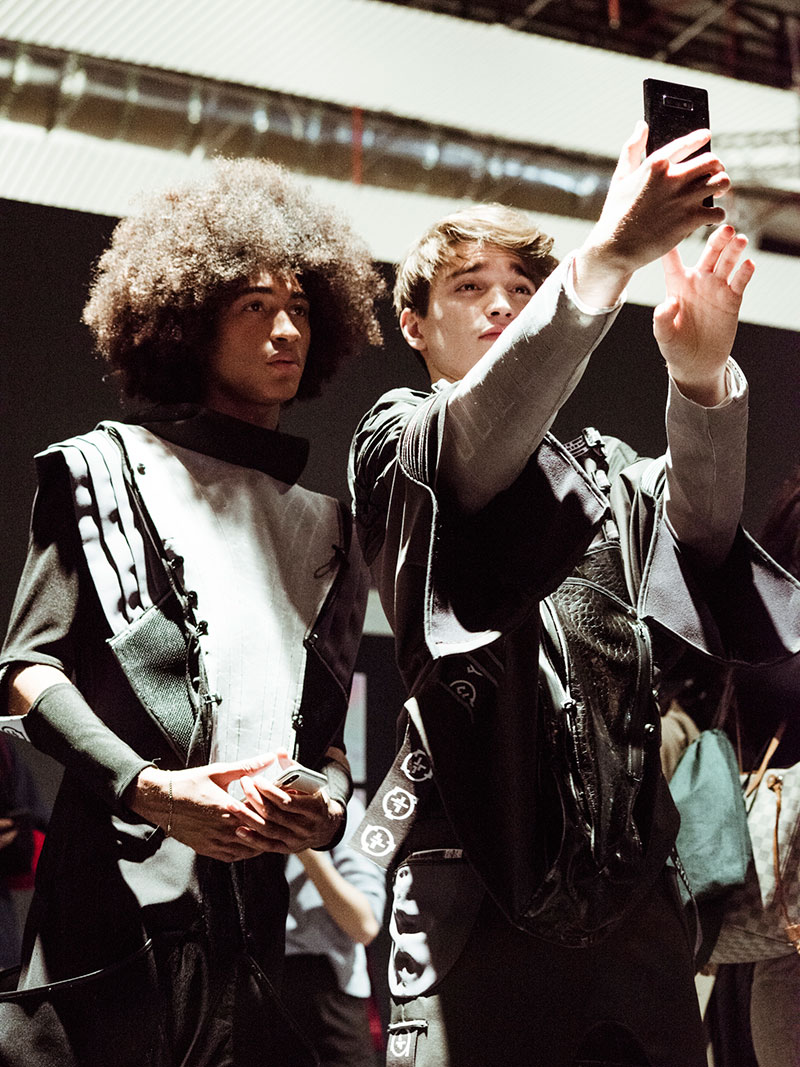 fotos de backstage durante la semana de la moda de madrid 2019