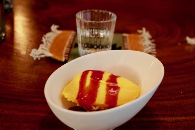 Restaurante: postre de nieve de mango con chamoy