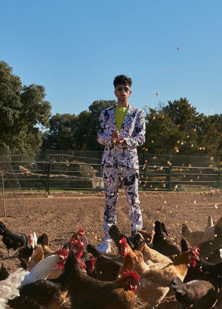 Bejo, el rapero pintor muestra su lado más iconoclasta en este editorial