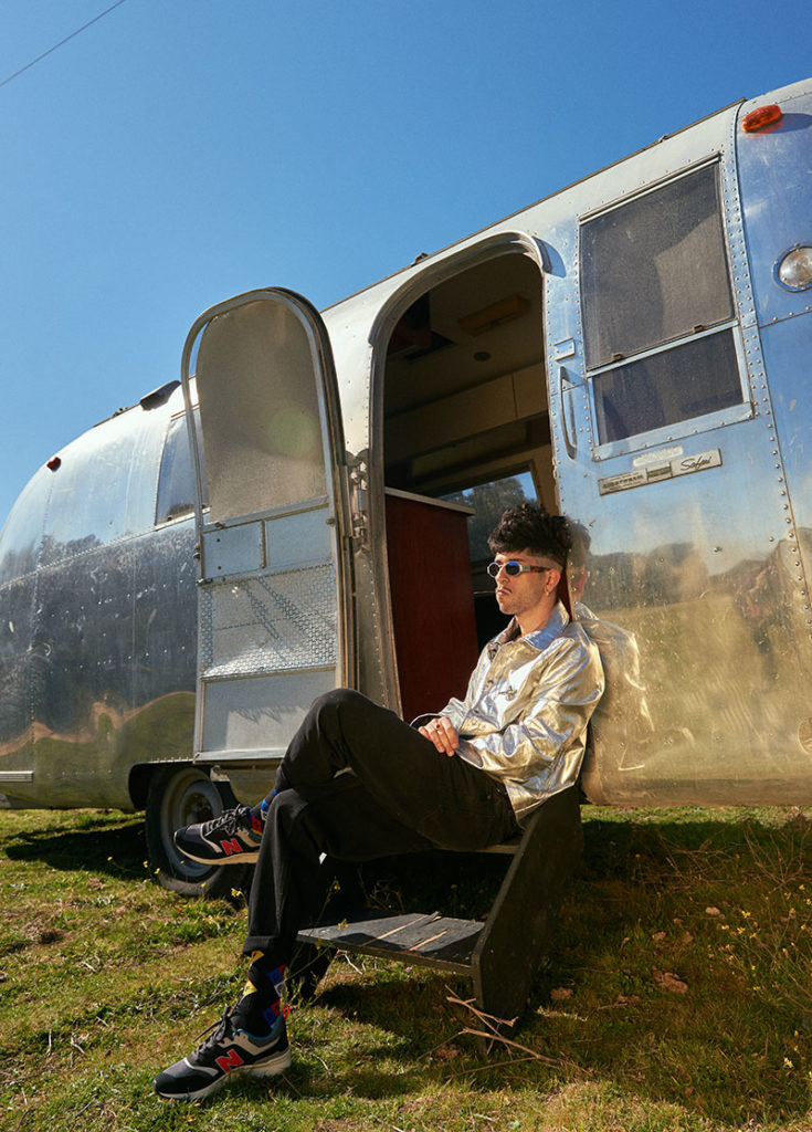 Bejo, el rapero pintor muestra su lado más iconoclasta en este editorial