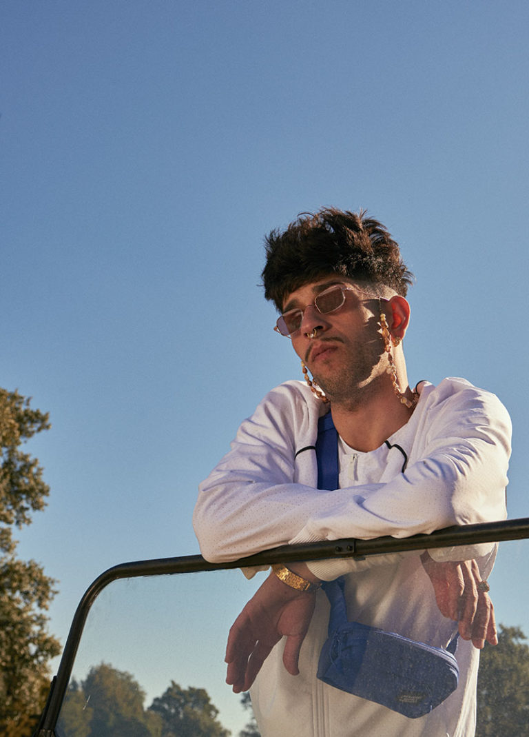 Bejo, el rapero pintor muestra su lado más iconoclasta en este editorial