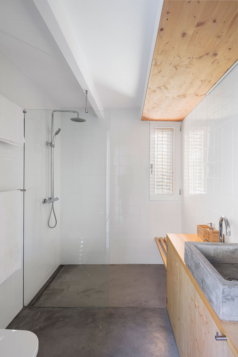 Imagen de uno de los baños de 'Casa Nostra', diseño del arquitecto Bernat Llauradó Auquer.