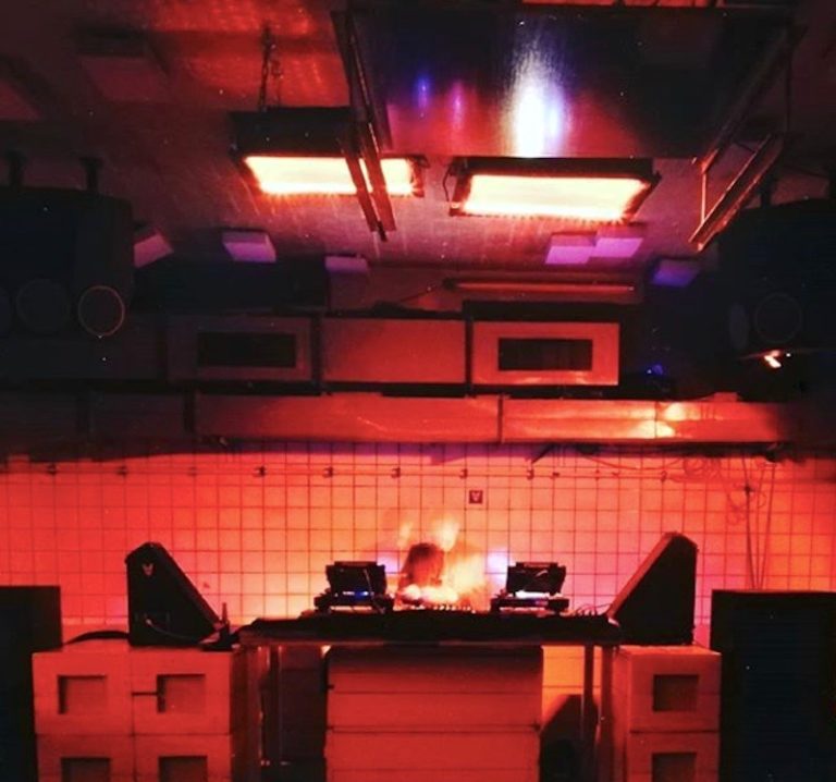 30 años de la de cultura de club en Berlín No Photos on the Dance Floor!