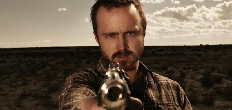 Sitges 2019: Aaron Paul apunta con su pistola en una foto promocional de la película El Camino: una película de Breaking Bad.
