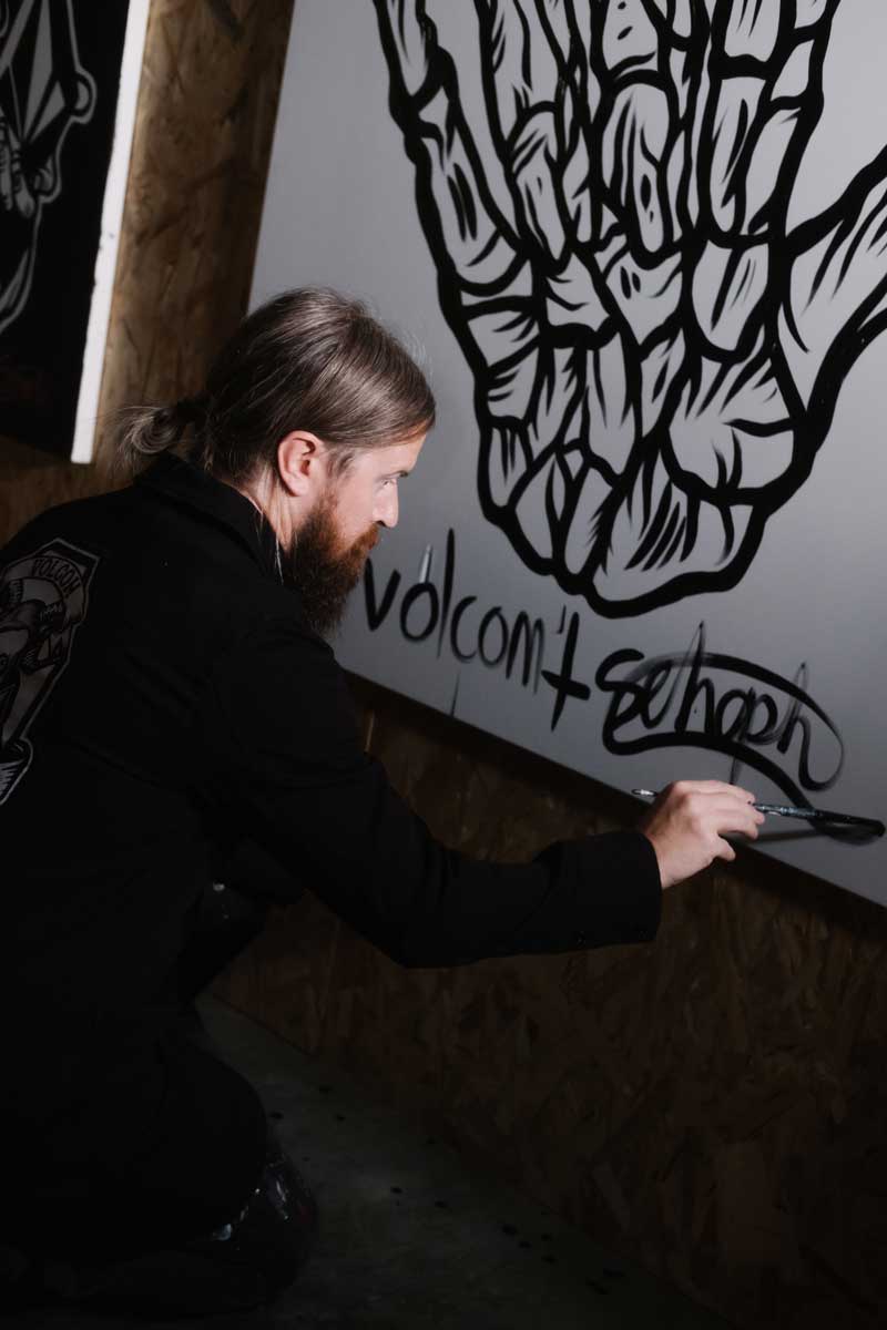 La colaboración de Volcom con el artista británico Schoph