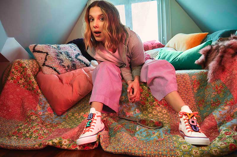 Desde carrera Adaptado Millie Bobby Brown y sus nuevas zapas Converse | Neo2 Magazine