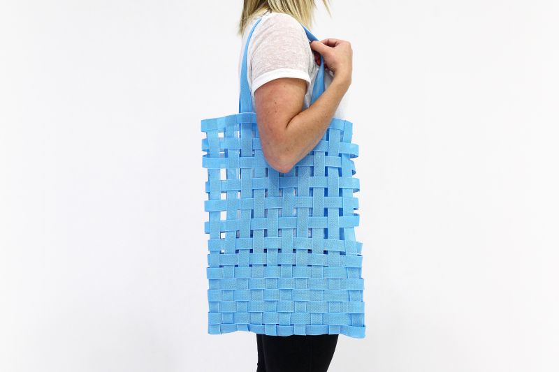 Diseño vasco Ohi: bolsa azul hecha en 3D