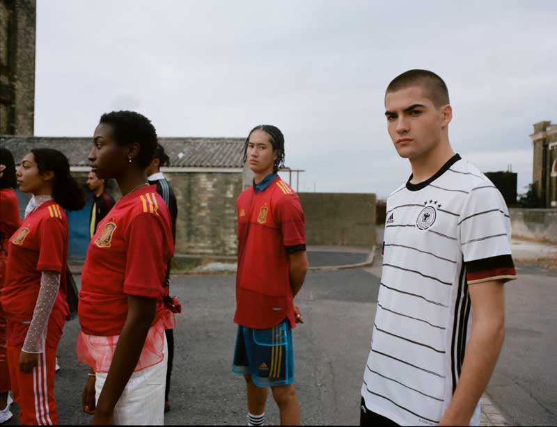 España y otras 9 selecciones estrenan camisetas de fútbol