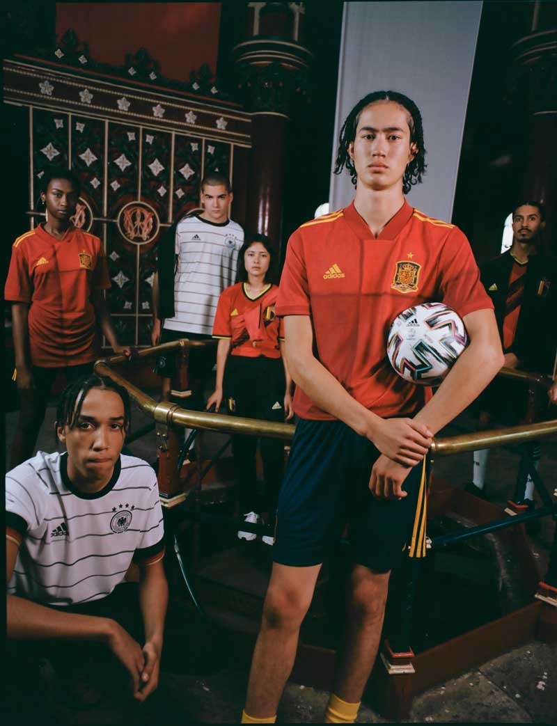 Nuevas camisetas de fútbol la selección española, ¿qué parecen?