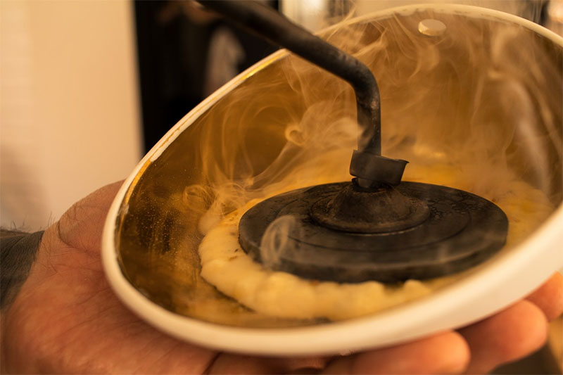 Restaurante Quinqué: quemando la capa de azúcar del arroz con leche