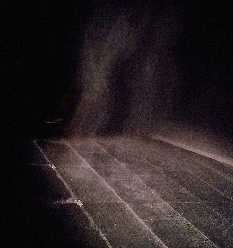 Olafur Eliasson -niebla generada artificialmente en una habitación negra