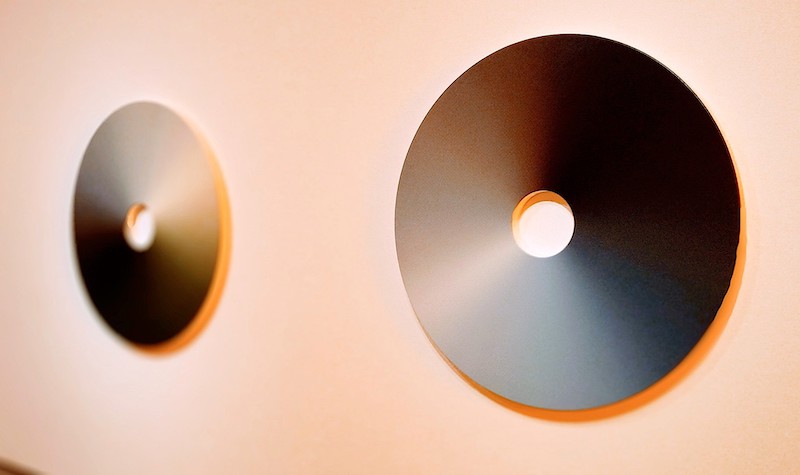 Olafur Eliasson - discos de colores grises degradados