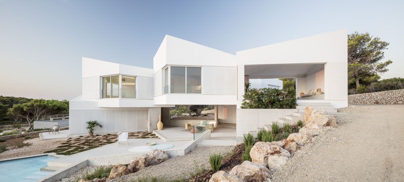 Bridge House: Casa mirando al mar en Menorca by Nomo Studio