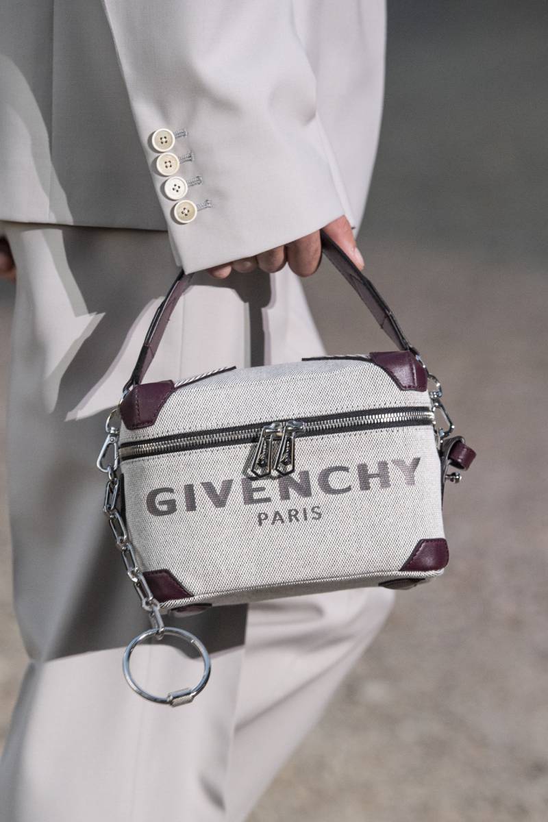 El bolso masculino definitivo: Givenchy Bond