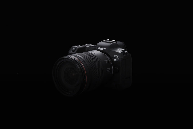 Polémica sobre la nueva cámara full frame  EOS R5 de Canon