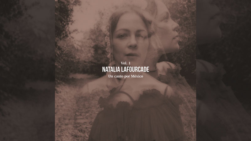 Natalia Lafourcade canta por México