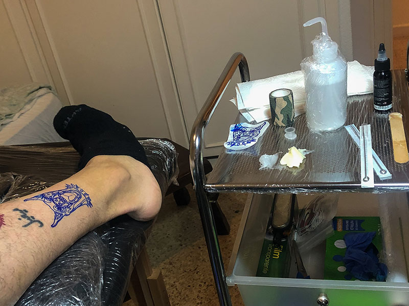 Tatuajes caseros handpoke en casa: Todo lo que saber