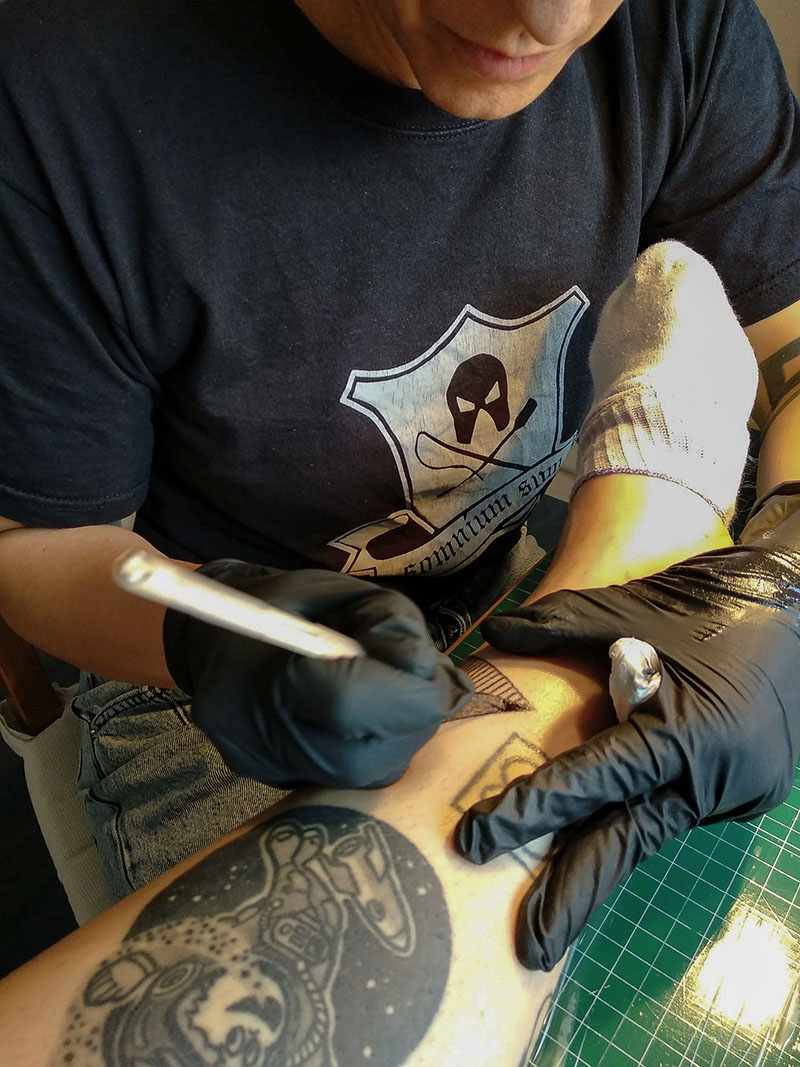 tatuajes caseros handpoke en casa