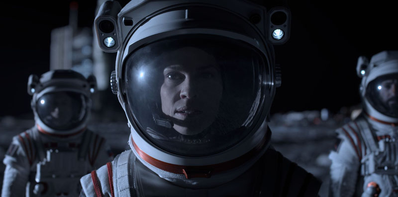 Away: Hillary Swank como la astronauta Emma Green.