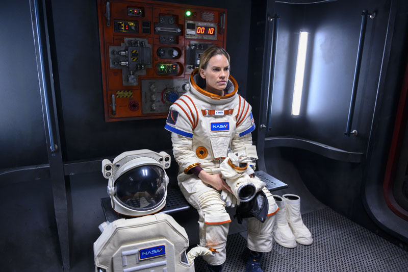 Away: Hillary Swank como la astronauta Emma Green.