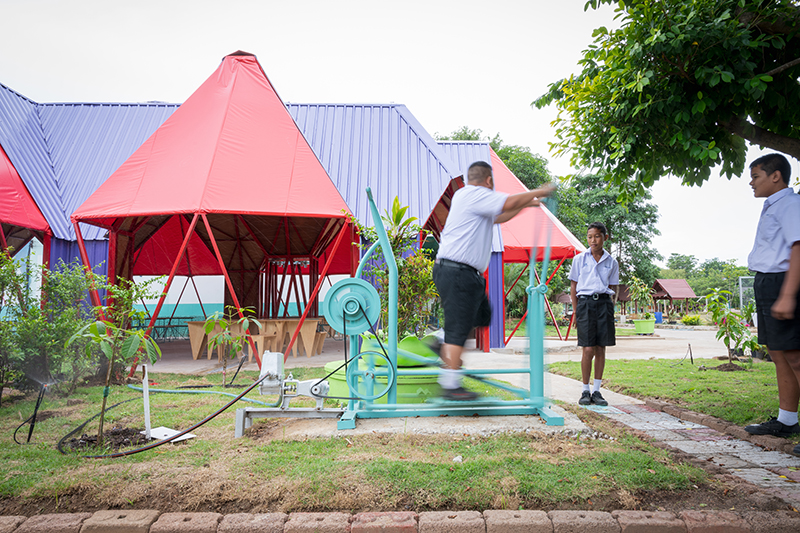 Pylonesque, la escuela eco-friendly de Pareid en Tailandia