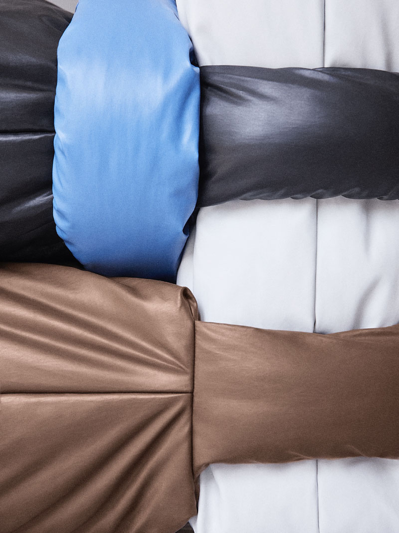 Muller Van Severen crea The Pillow Sofa para Kassl Editions
