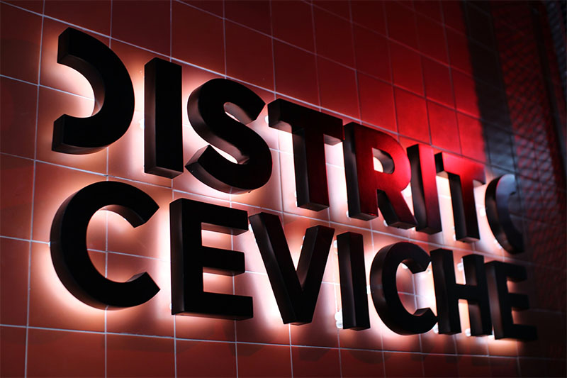 Distrito Ceviche: luminoso