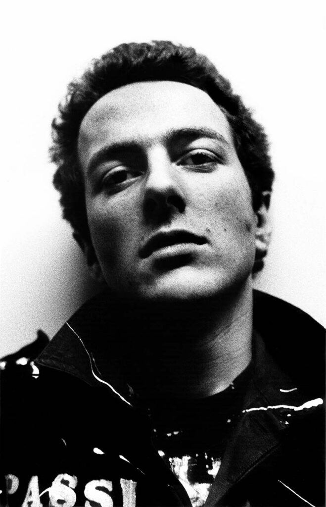 Joe Strummer, El Icono Punk De La Música Más Famoso, Vuelve Con Brixton - Foto 6