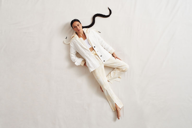 Denim y algo más en Desigual SS21 Hybrids