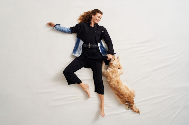 Denim y algo más en Desigual SS21 Hybrids