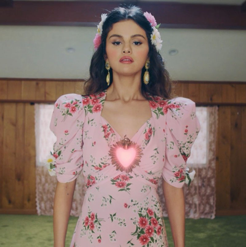 Selena Gomez canta en español en su nuevo single