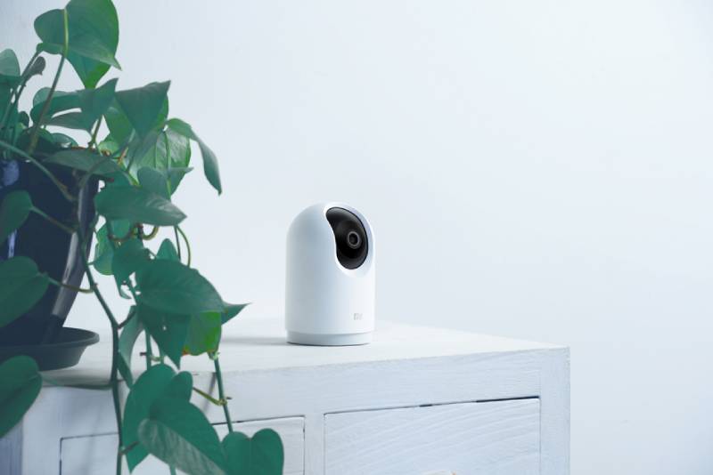 Xiaomi Mi 360° Cámara Seguridad 2K Pro: cámara adornando mueble
