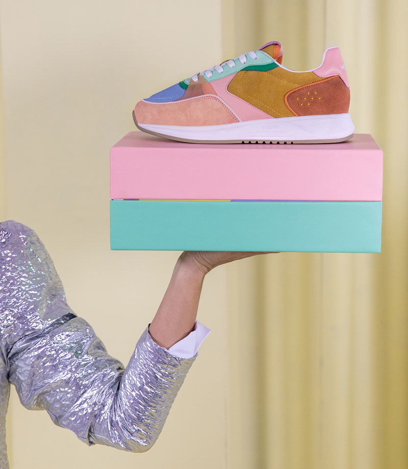 Masquespacio Hoff: el modelo de zapatillas femenino lleno de colores