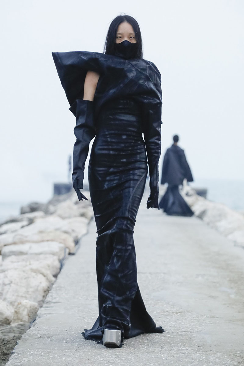 Rick Owens FW21 Womenswear desfile nueva colección Paris Fashion Week