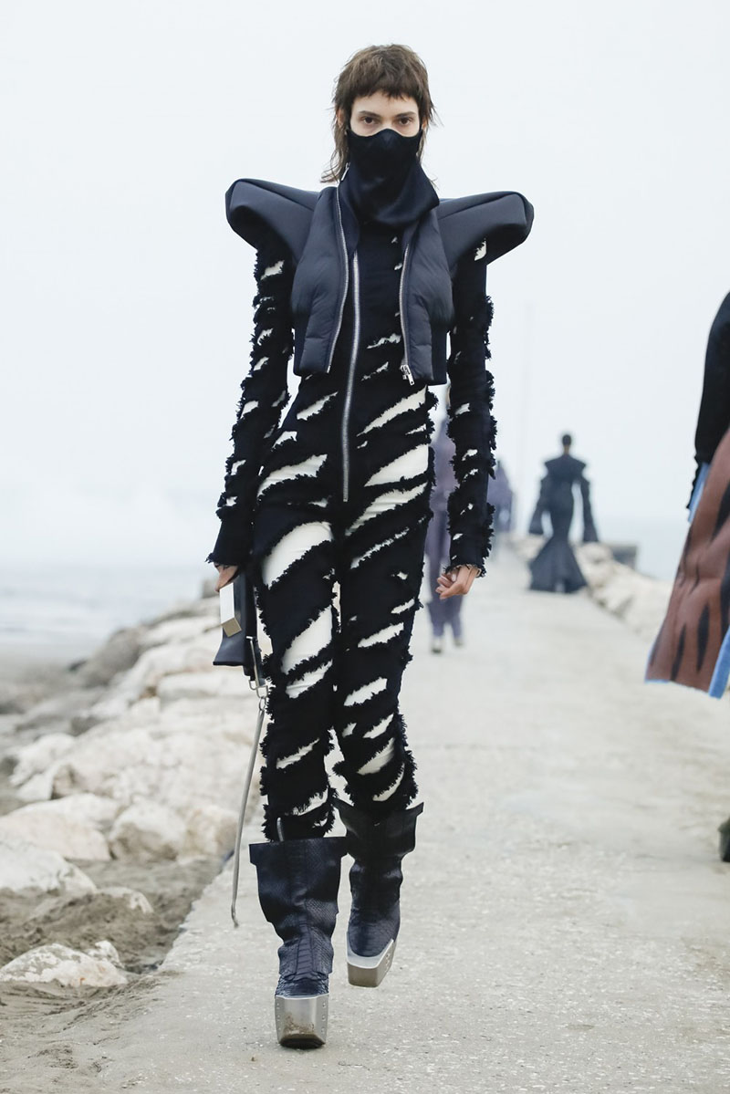 Rick Owens FW21 Womenswear desfile nueva colección Paris Fashion Week
