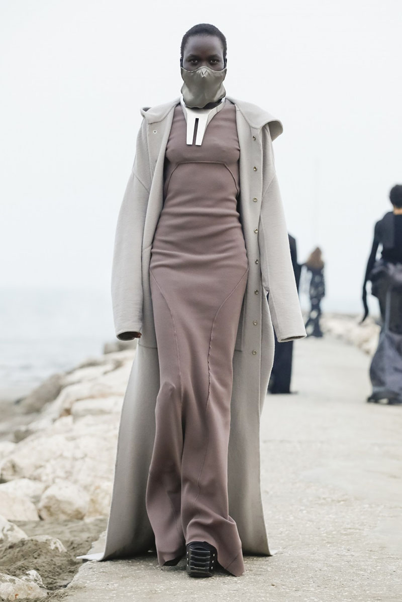 Rick Owens FW21 Womenswear desfile nueva colección Paris Fashion Week