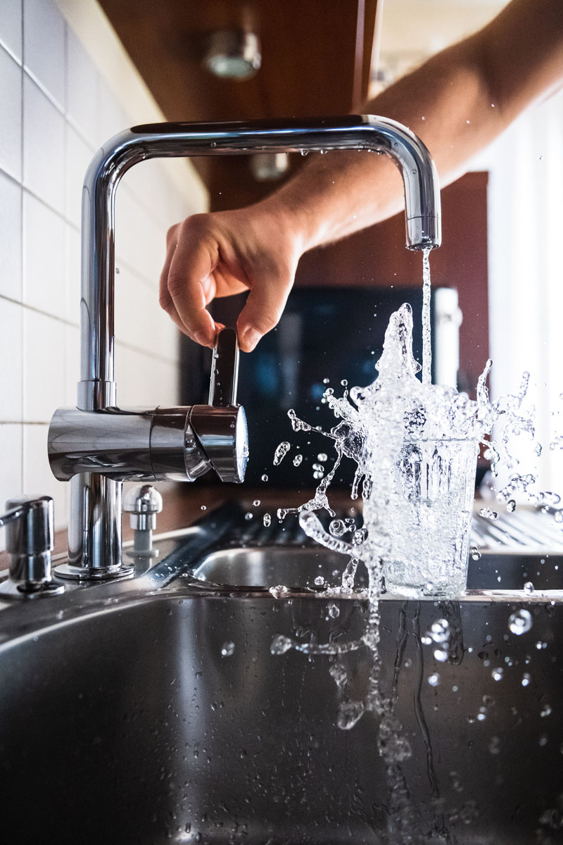 ¿Es obligatoria el agua del grifo gratis en los locales?