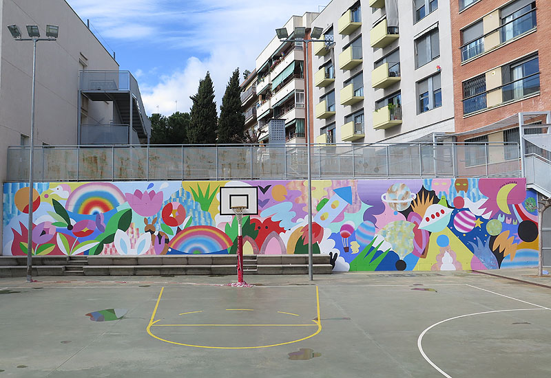 Mina Hamada - mural colorido abstracto en fachada