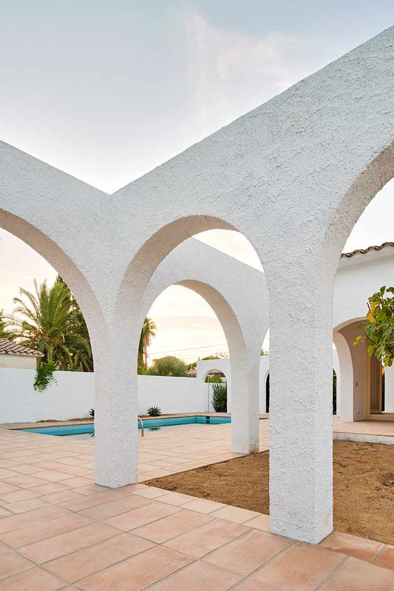 Las Tres Marías, una casa mediterránea por Bajet Giramé