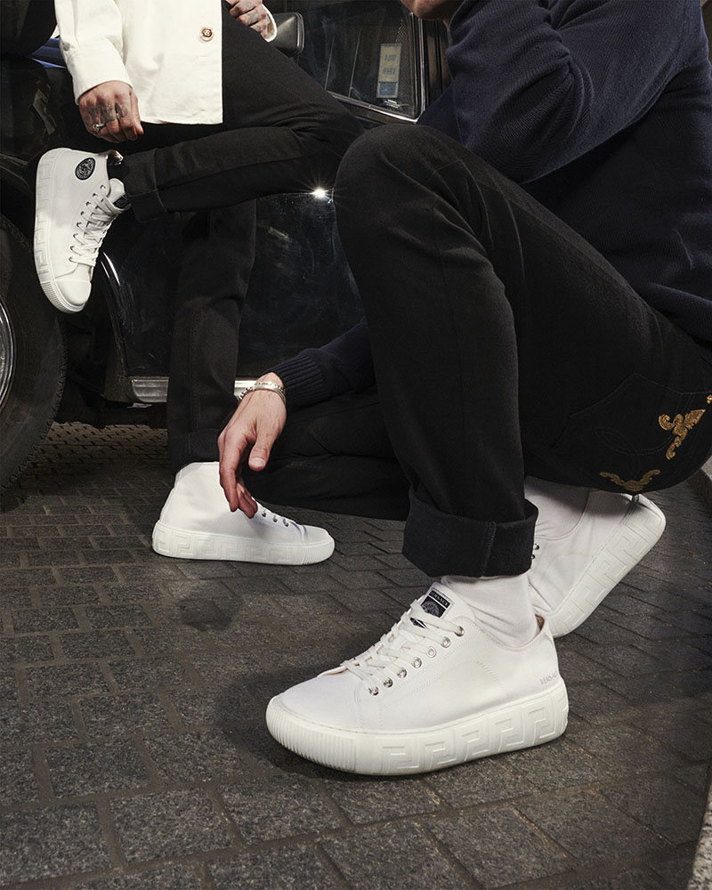 Las nuevas Versace Greca sneakers para la temporada de primavera-verano 2021