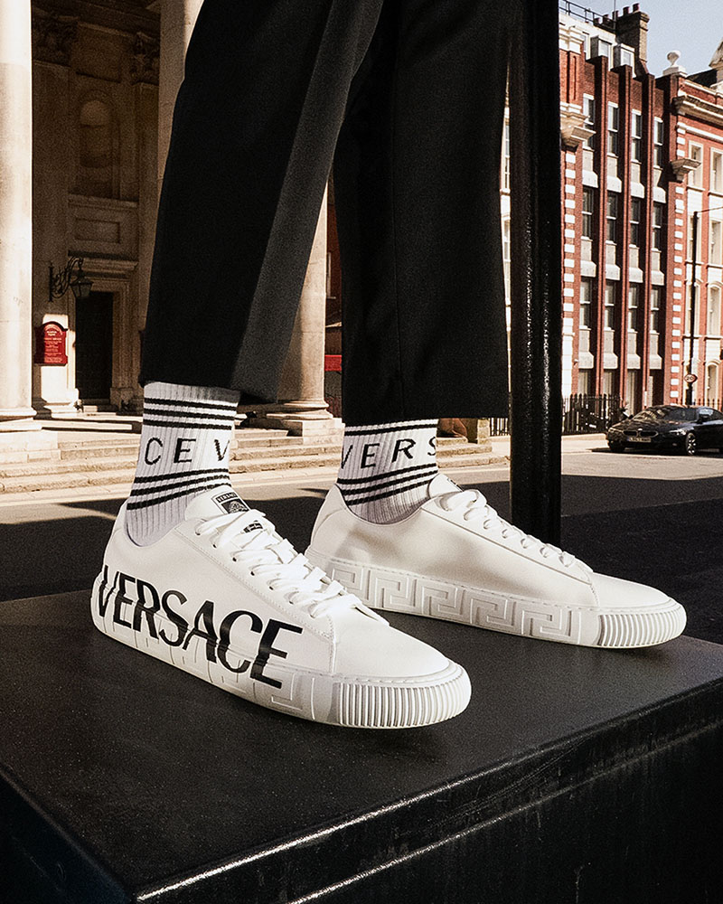 Las nuevas Versace Greca sneakers para la temporada de primavera-verano 2021