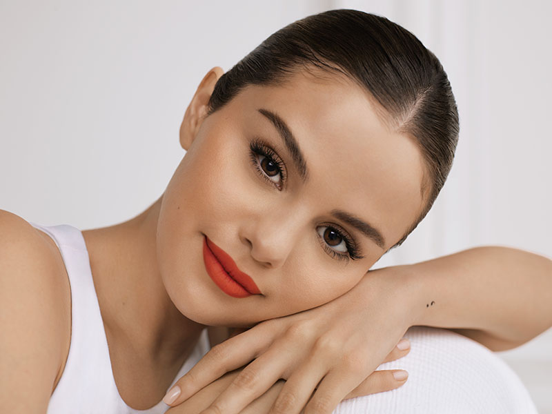 Selena Gomez lanza su linea de maquillaje Rare Beauty