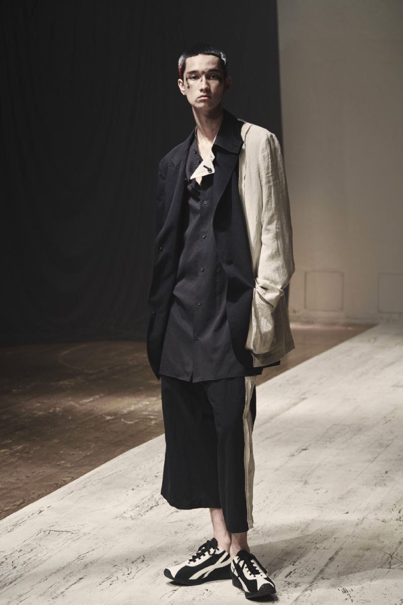 Yohji Yamamoto SS22 en Paris Fashion Week
