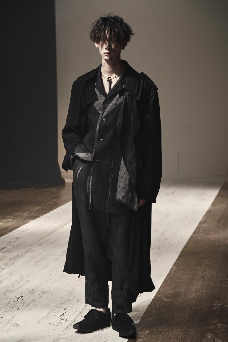 Yohji Yamamoto SS22 en Paris Fashion Week