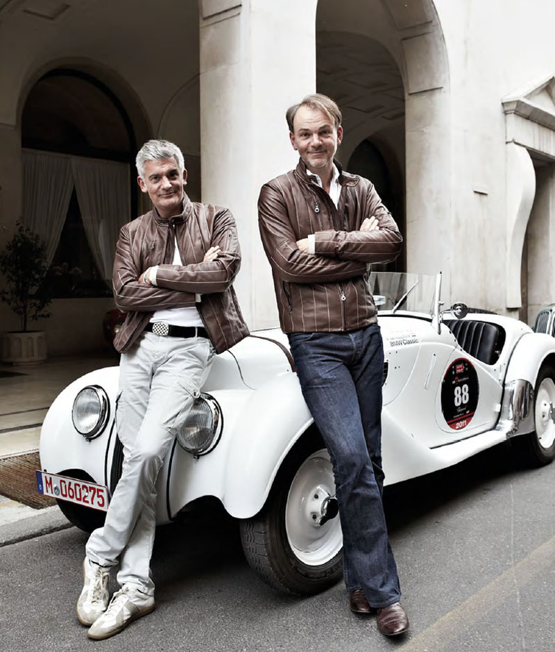 Alfredo Häberli entrevista: él junto a un amigo y coche vintage
