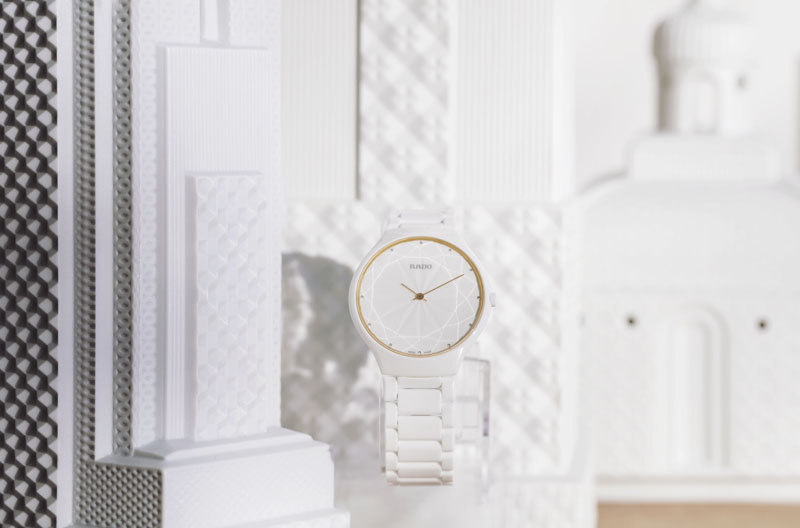 If Design premios: reloj blanco con forma circular