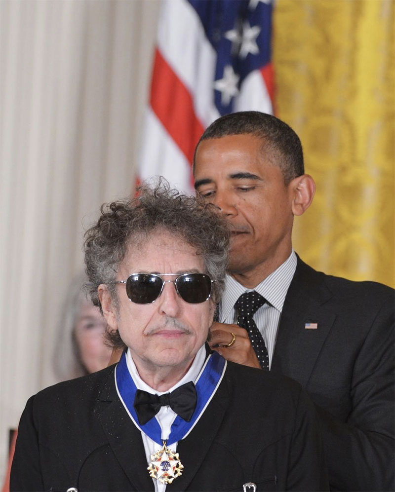 Bob Dylan acusado de abusar sexualmente de una niña en 1965